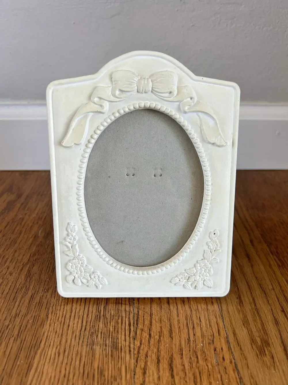 Vintage Ivory Ornate Oval Picture Frame, Raised Bow & Floral Details